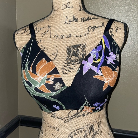 knix Other - Knix seamless wireless bra, size 71/2.